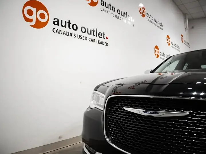 Chrysler 300 2020 photo 3