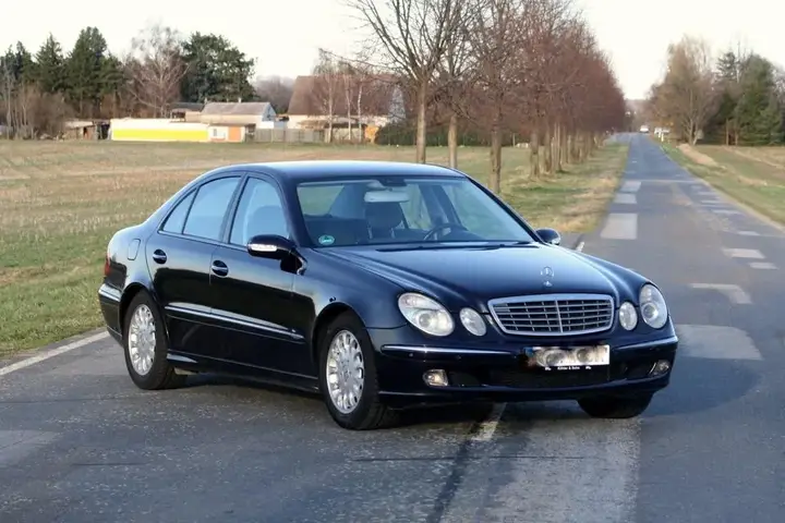 Mercedes-Benz E200