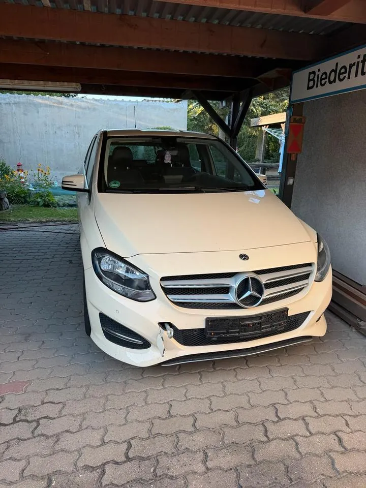 Mercedes-Benz B180