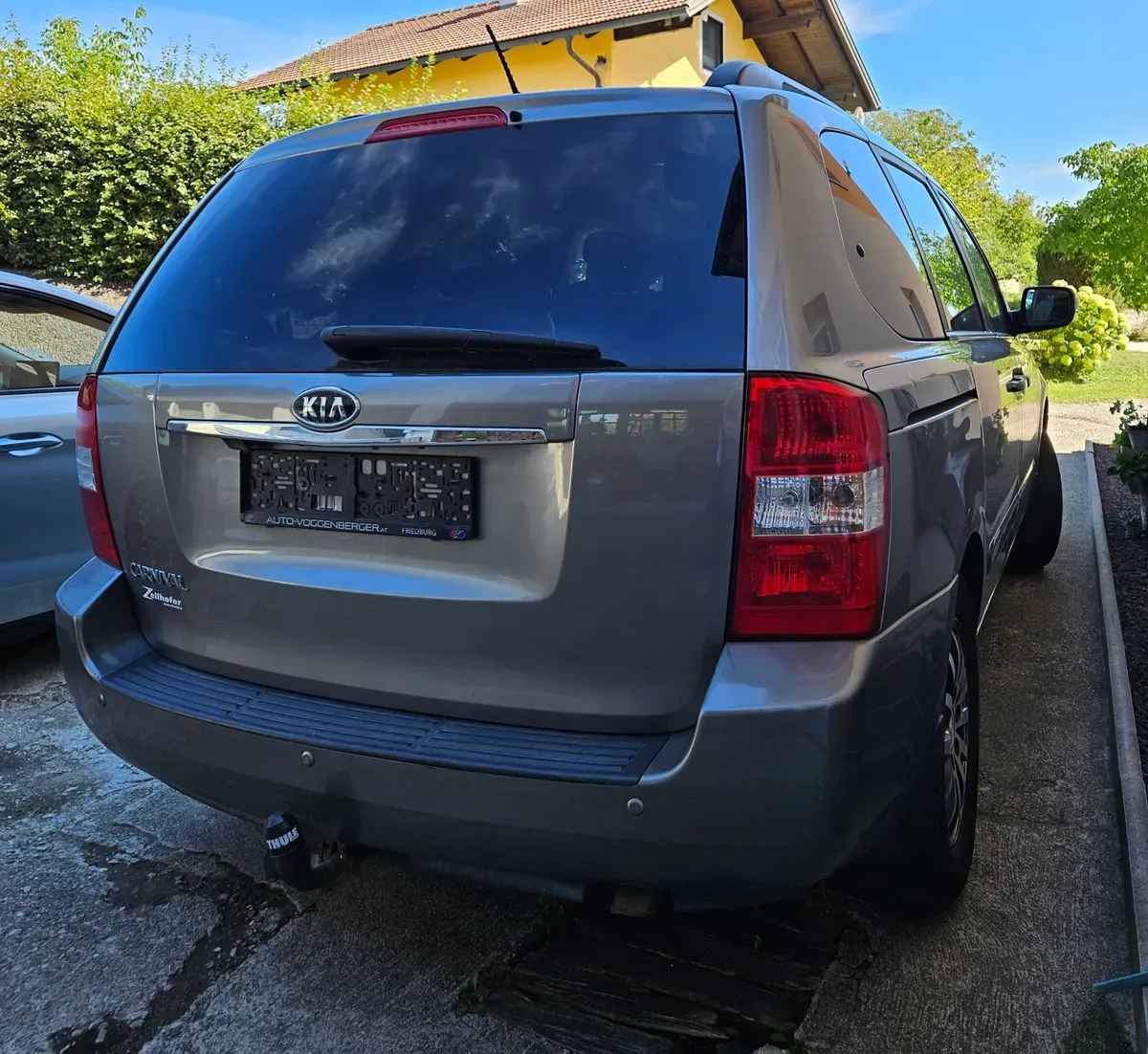 Kia Carnival 2011 photo 3