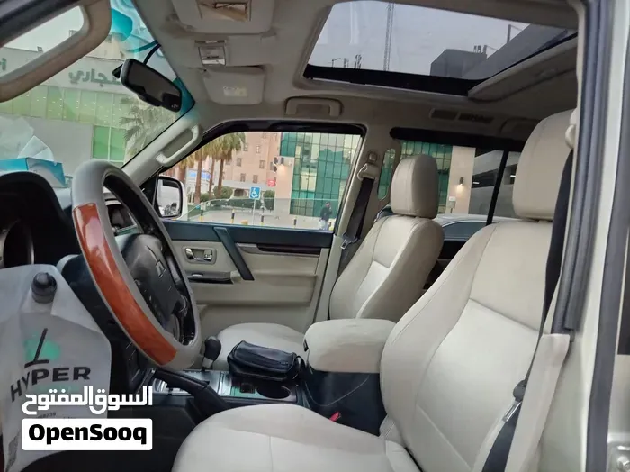 Mitsubishi Pajero 2014 photo 2