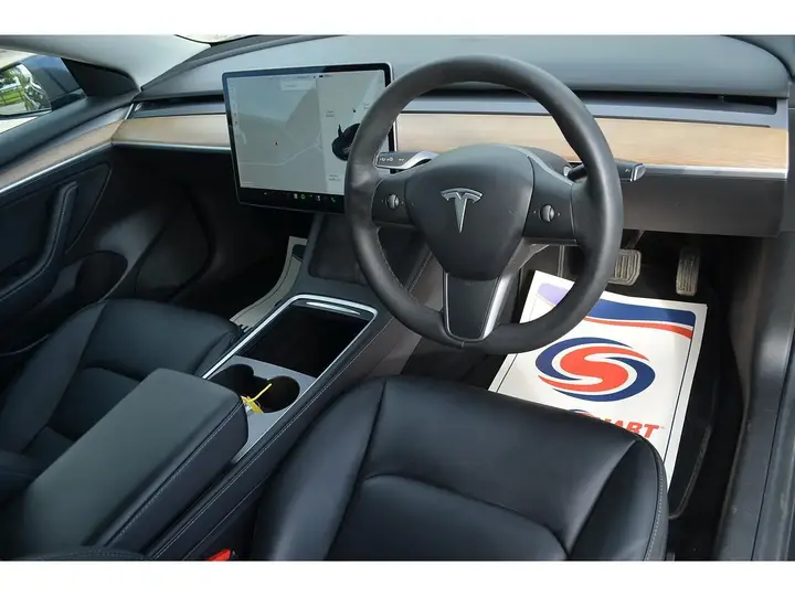 Tesla Model 3 2021 photo 2