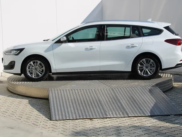 Ford Focus 2023 photo 3