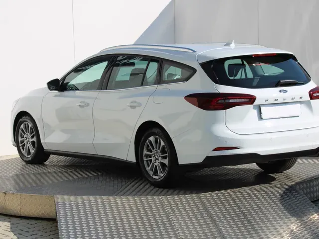 Ford Focus 2023 photo 4