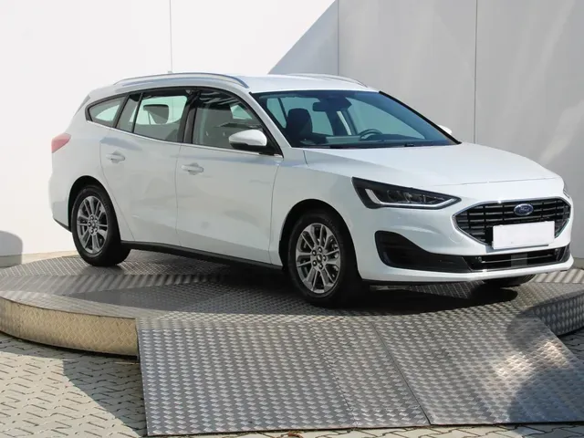 Ford Focus 2023 photo 2