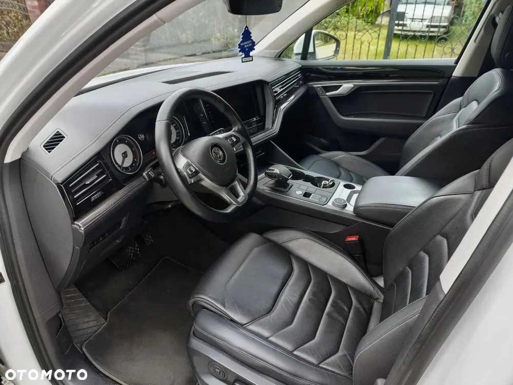 Volkswagen Touareg 2018 photo 2