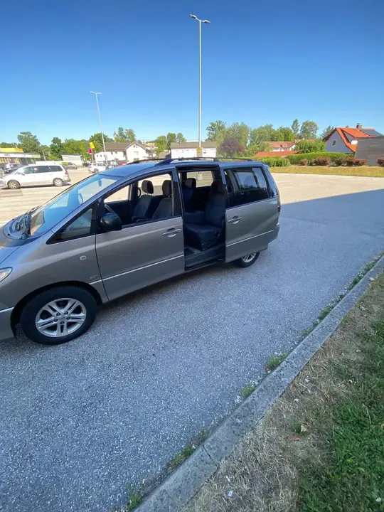 Toyota Previa 2004 photo 2