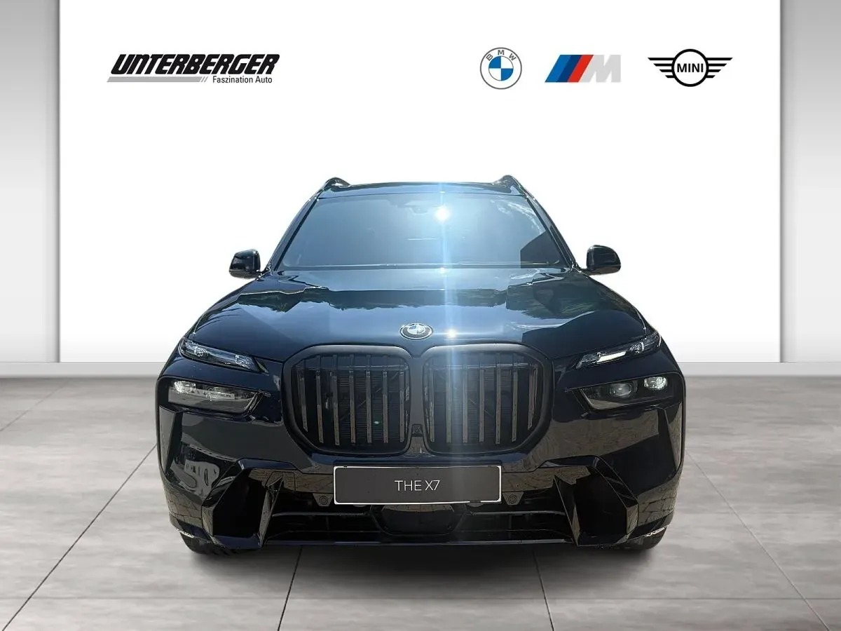 BMW X7 photo 2