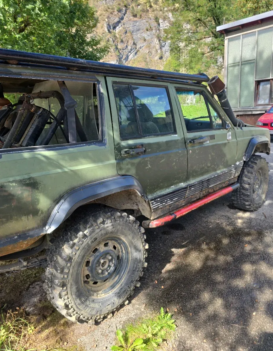 Jeep Grand Cherokee 1990 photo 3