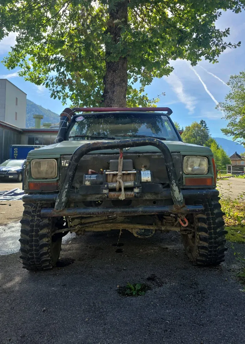 Jeep Grand Cherokee 1990 photo 2