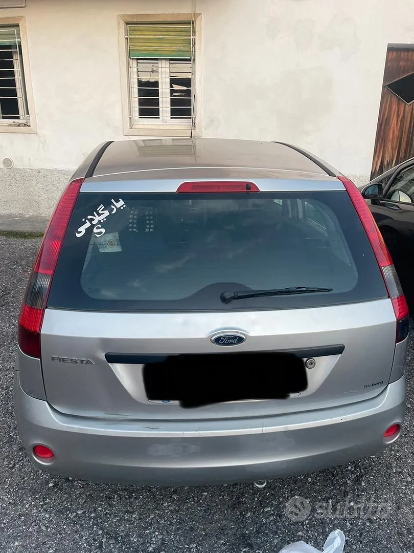Ford Fiesta 2004 photo 2