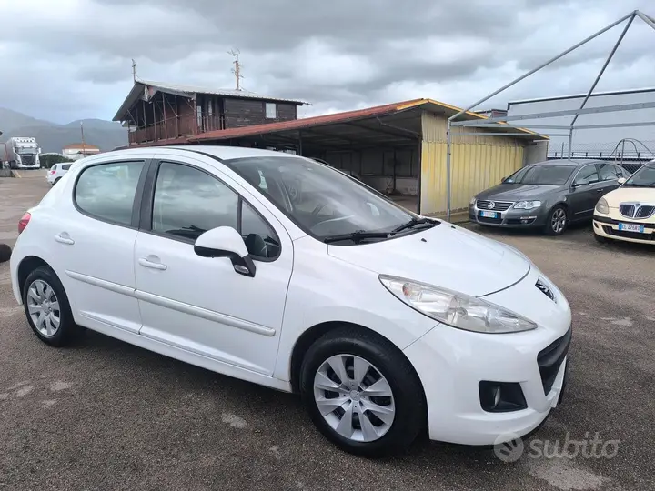 Peugeot 207 2013 photo 2