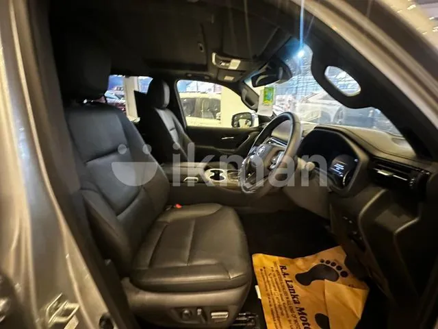 Toyota Land Cruiser Sahara 2024 photo 3