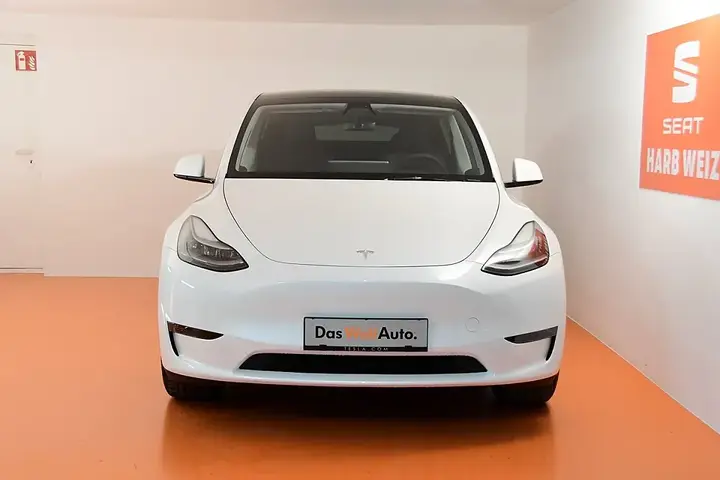 Tesla Model Y 2023 photo 2