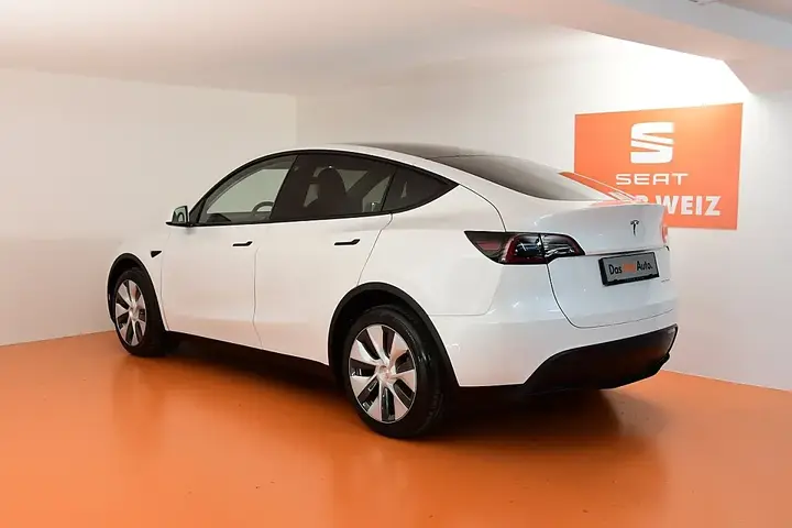 Tesla Model Y 2023 photo 3