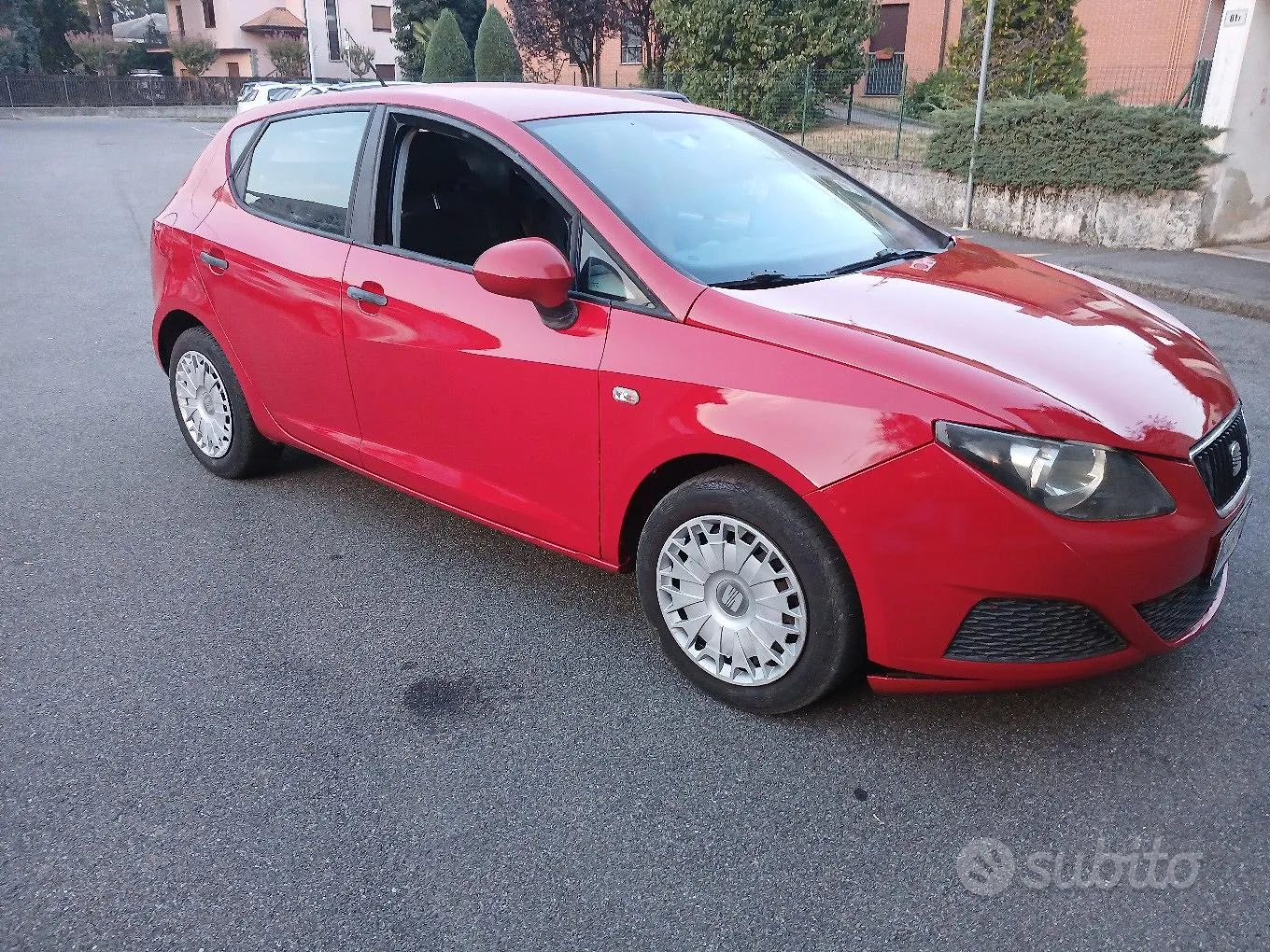 Seat Ibiza 2011 photo 2