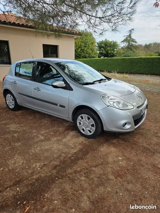 Renault Clio 2009 photo 2