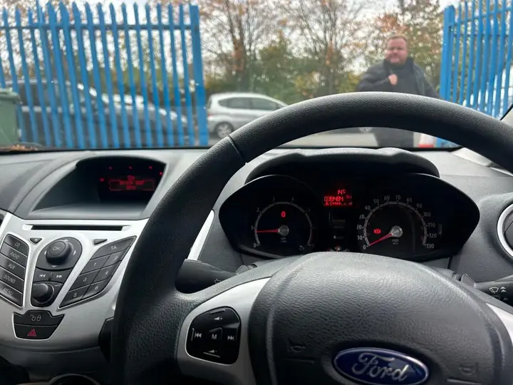 Ford Fiesta 2012 photo 5