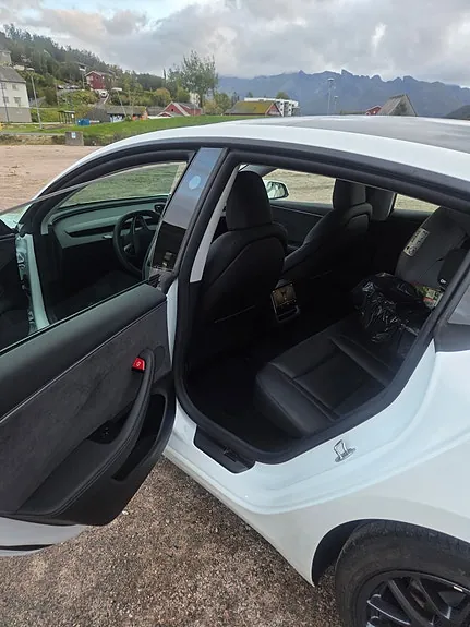 Tesla Model 3 2026 photo 2