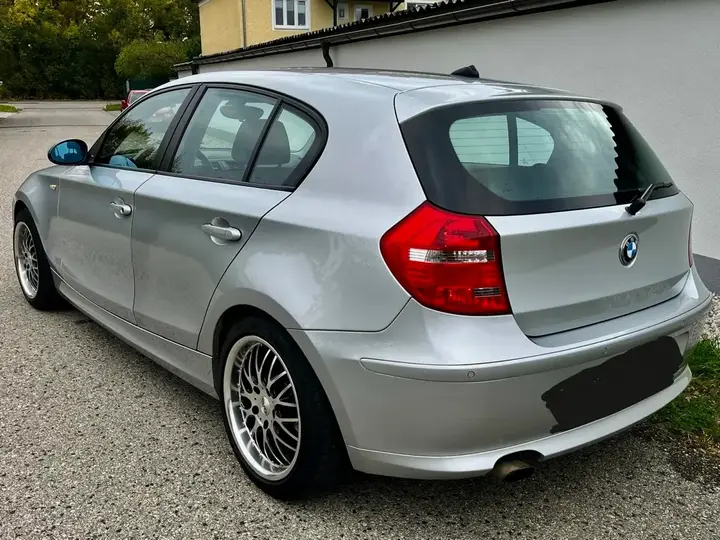 BMW 1 Series 2008 photo 2