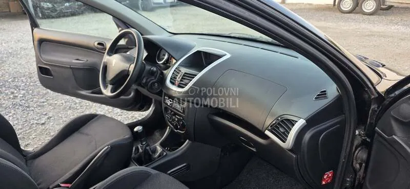 Peugeot 206 Plus 2011 photo 5