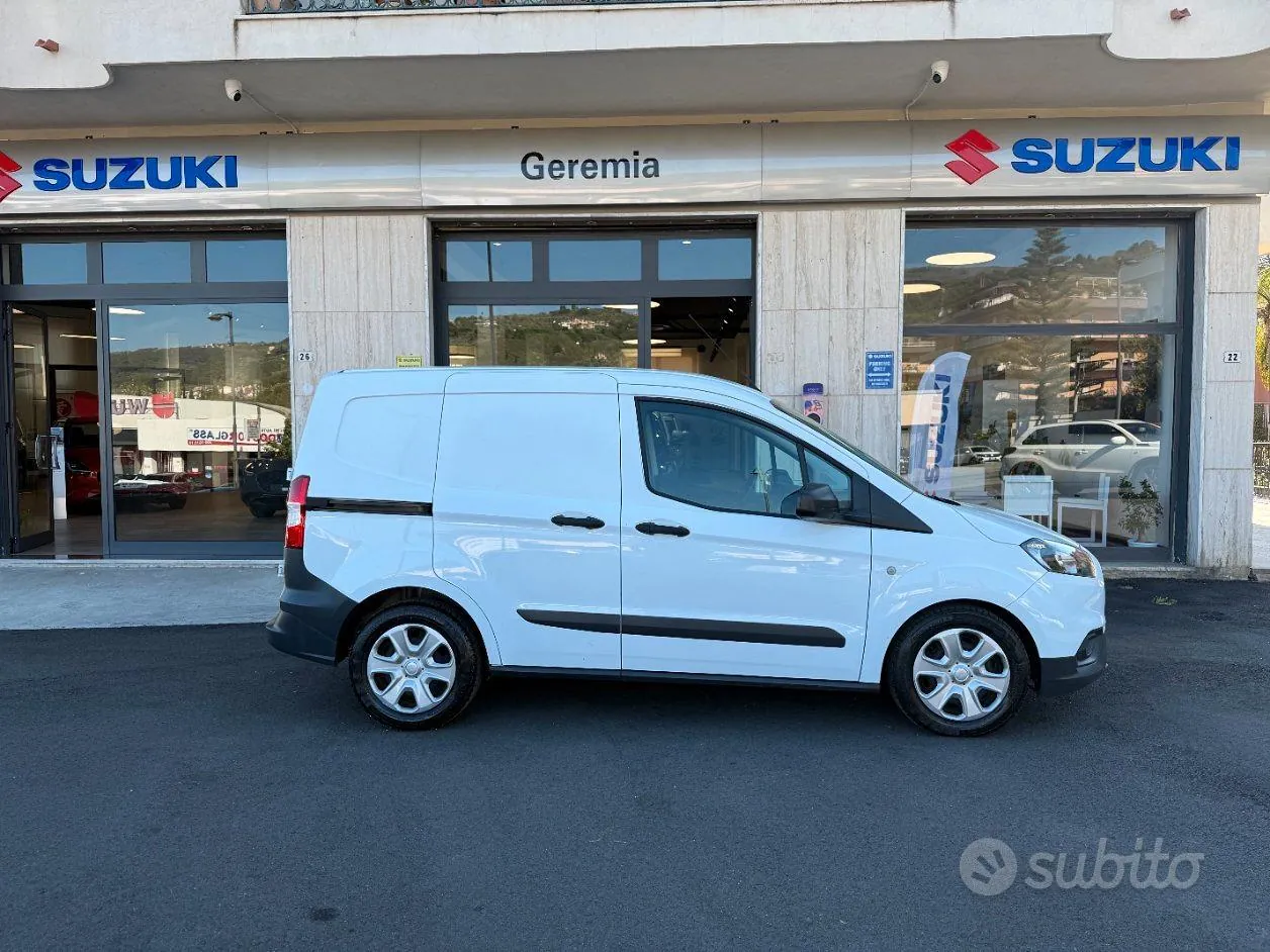 Ford Transit Courier 2023 photo 2