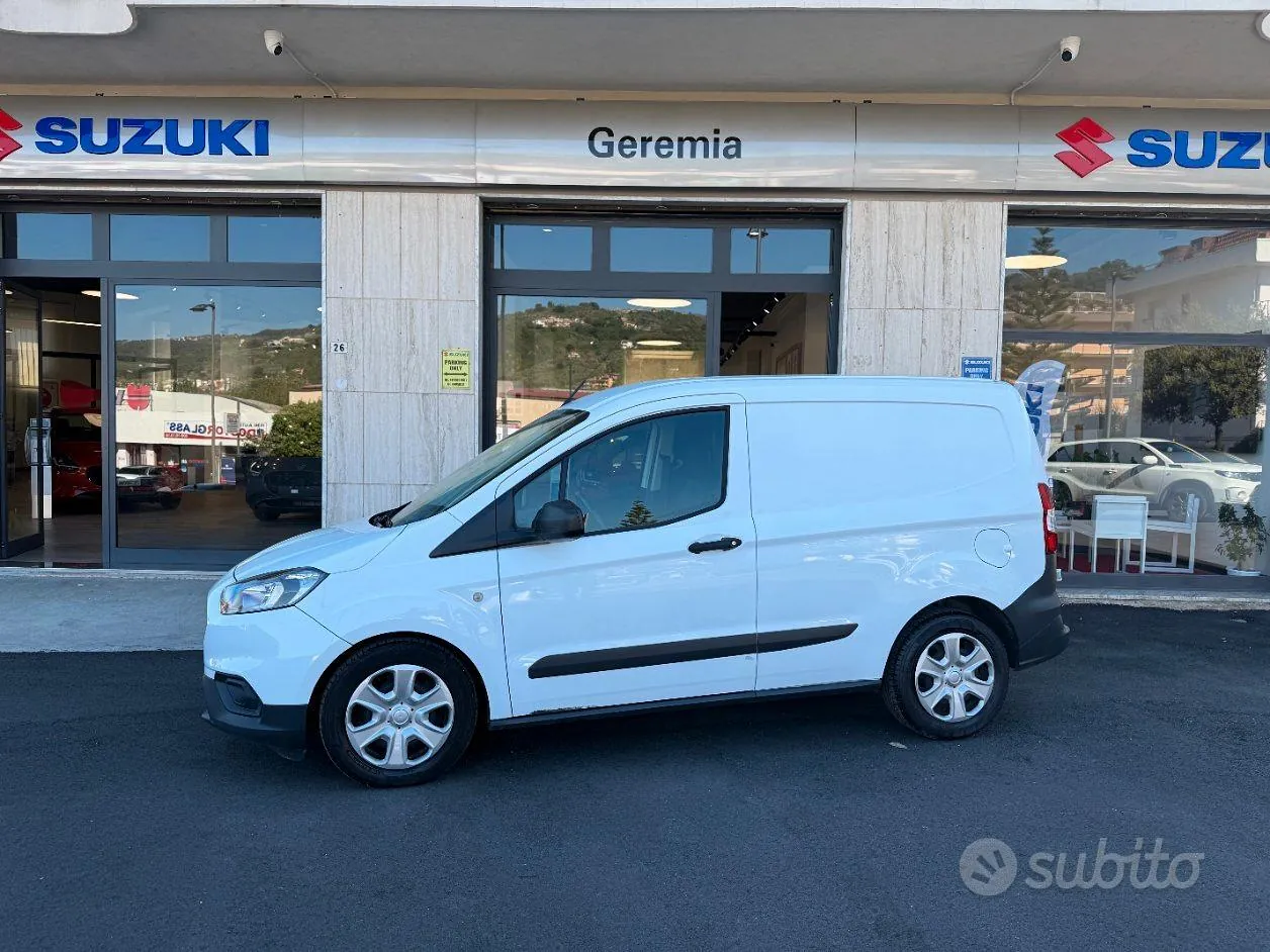 Ford Transit Courier 2023 photo 4
