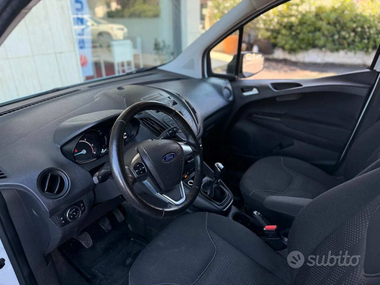 Ford Transit Courier 2023 photo 5