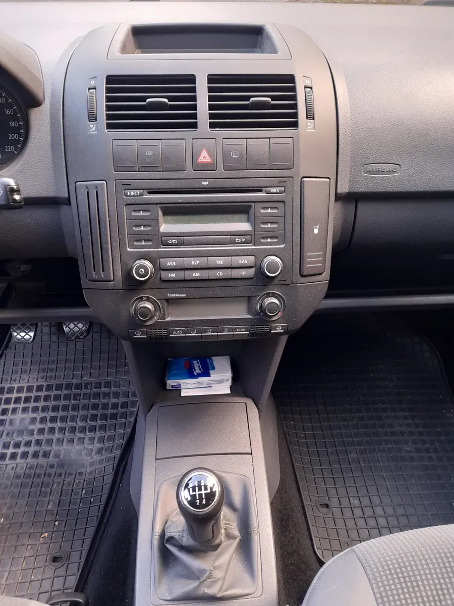 Volkswagen Polo 2008 photo 3