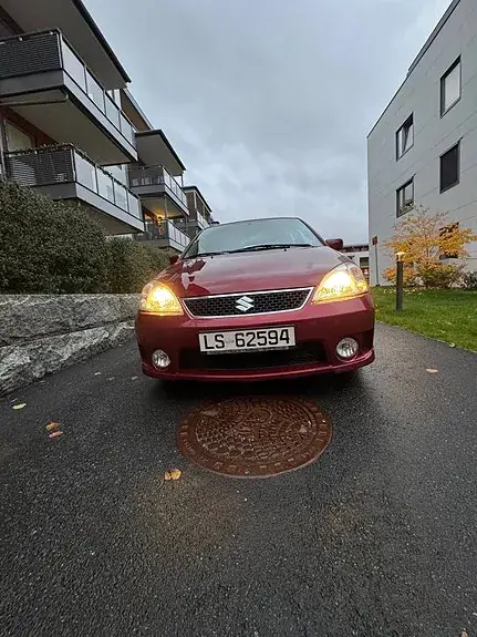 Suzuki Liana