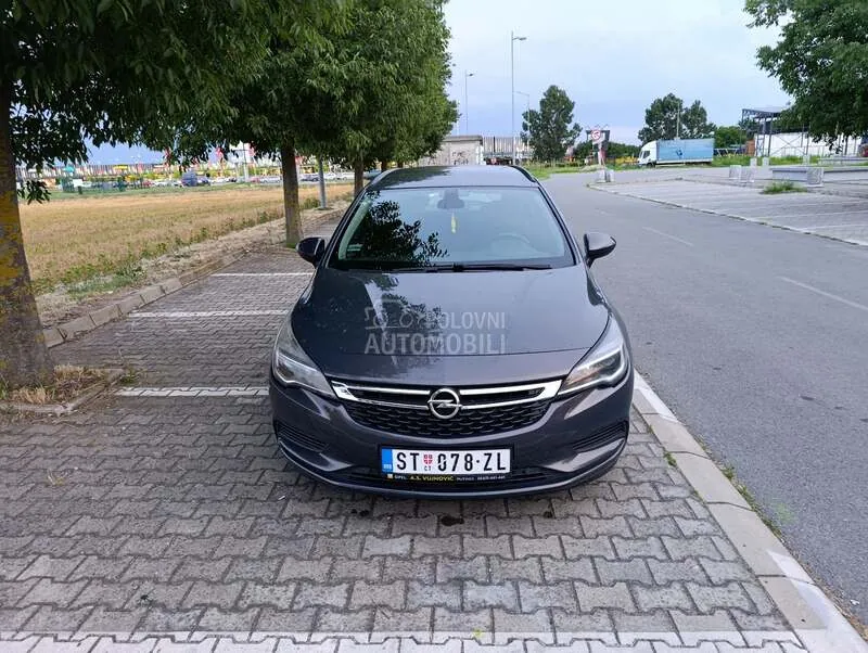 Opel Astra K 2016 photo 2