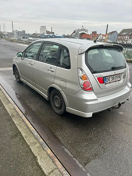Suzuki Liana 2006 photo 2