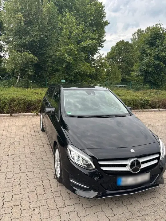 Mercedes-Benz B 180