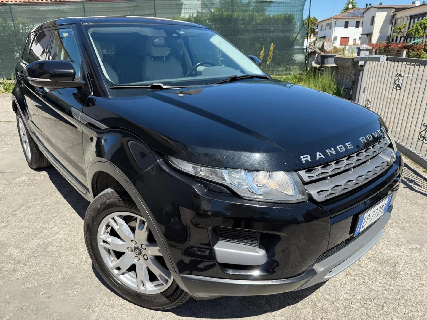 Land Rover Range Rover Evoque 2012 photo 2