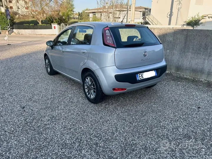 Fiat Punto Evo 2011 photo 2