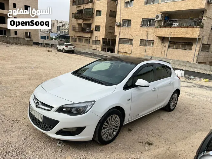 Opel Astra 2013 photo 2