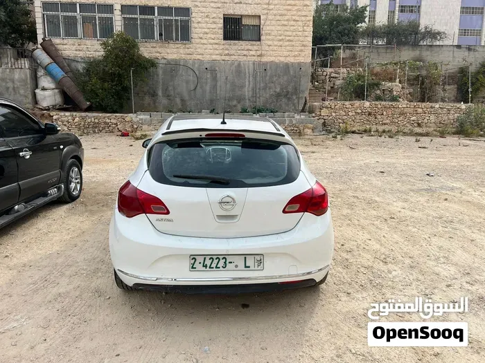 Opel Astra 2013 photo 4