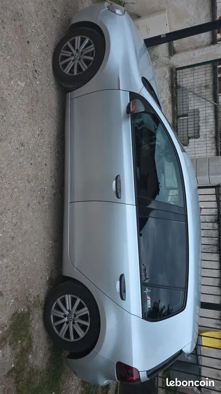 Volkswagen Golf 2010 photo 2