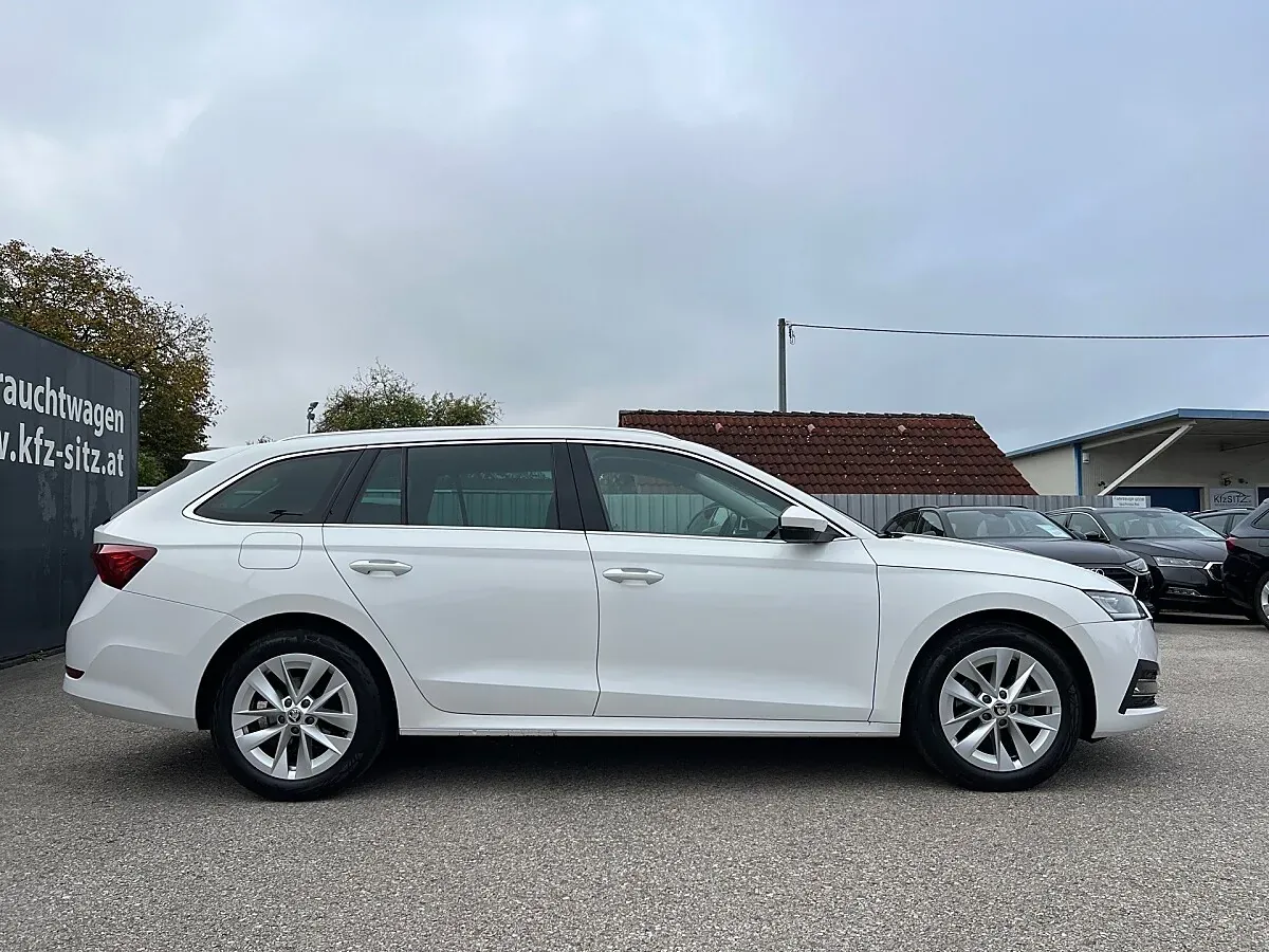 Skoda Octavia 2023 photo 2