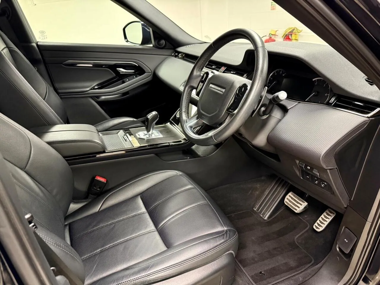 Land Rover Range Rover Evoque 2020 photo 2