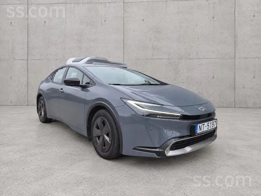 Toyota Prius 2024 photo 2