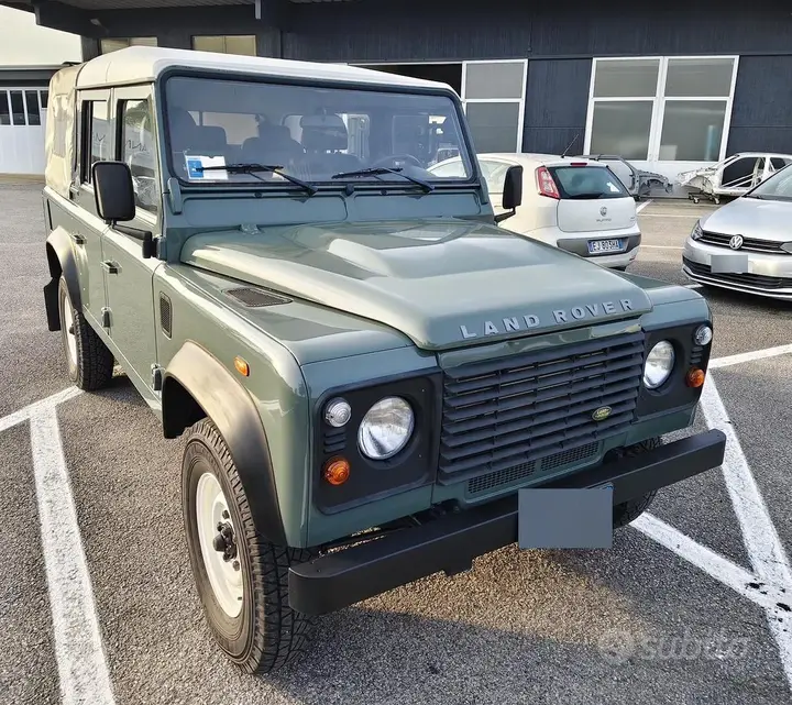 Land Rover Defender 2010 photo 2