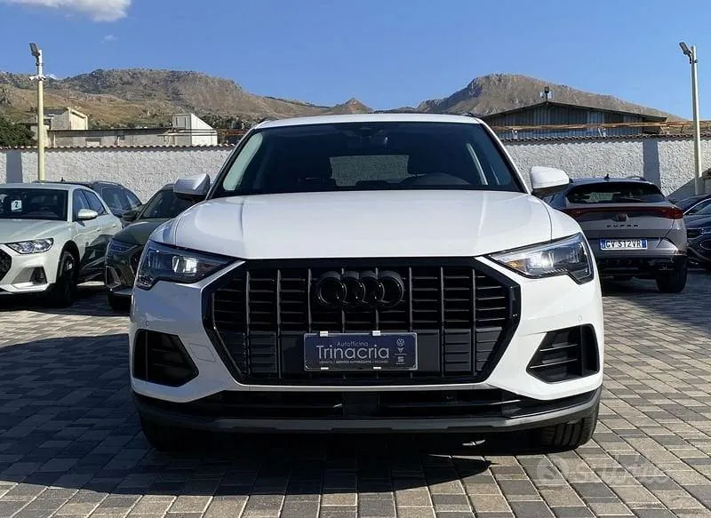 Audi Q3 2022 photo 2