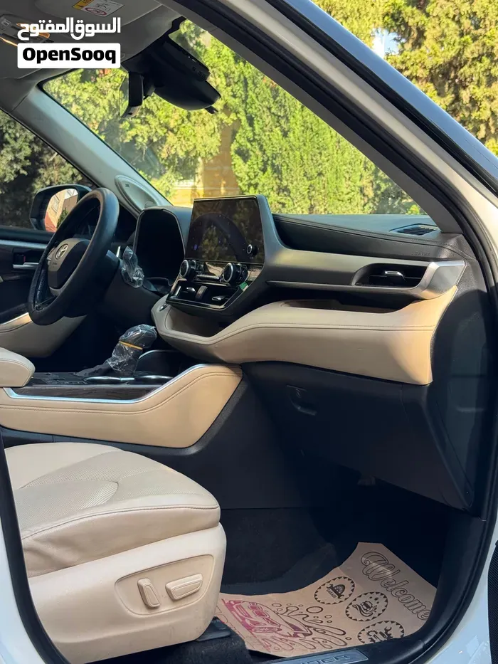 Toyota Highlander 2023 photo 2