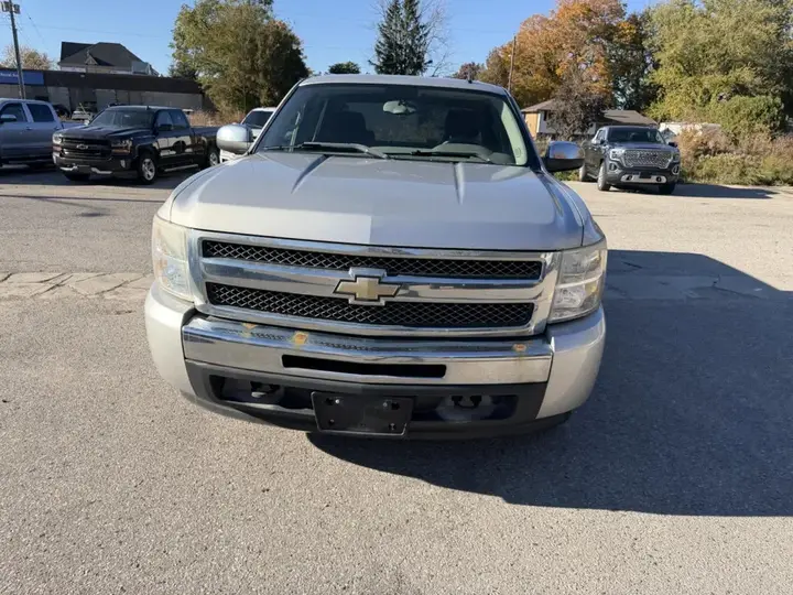 Chevrolet Silverado 1500 2011 photo 2