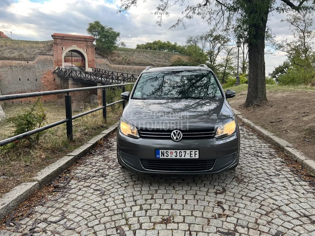 Volkswagen Touran 2011 photo 4