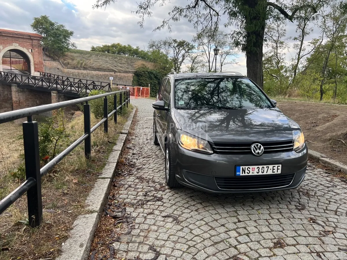 Volkswagen Touran 2011 photo 3