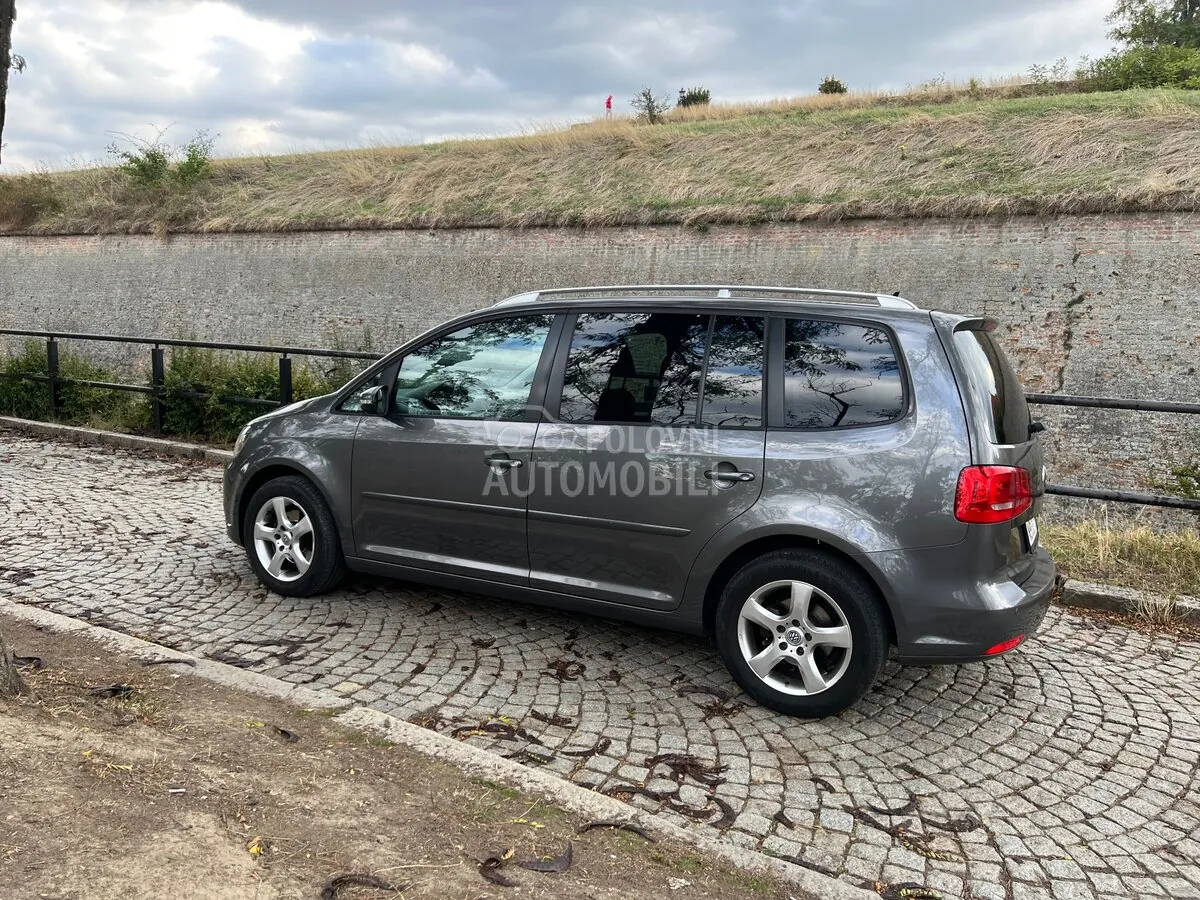 Volkswagen Touran 2011 photo 5