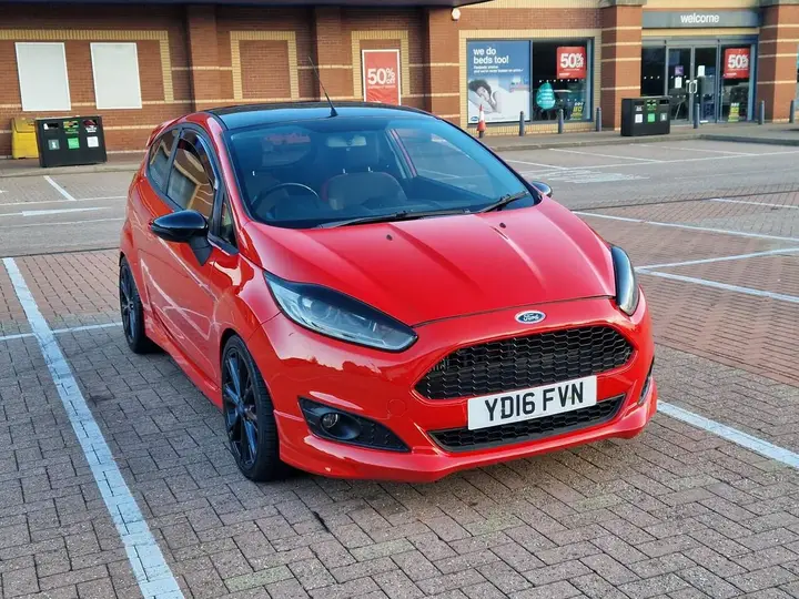 Ford Fiesta 2016 photo 2