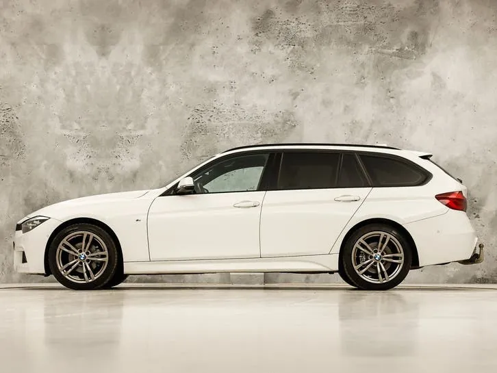 BMW 3 Series 2019 photo 2